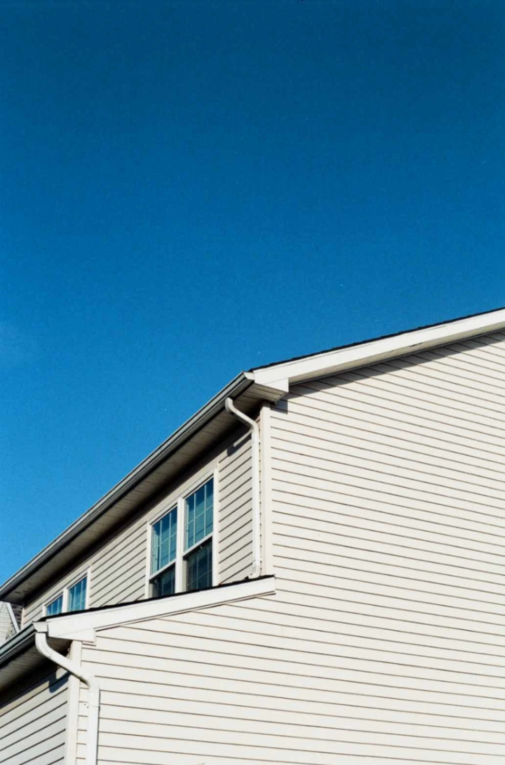 Vinyl siding and eavestrough installation Winnipeg